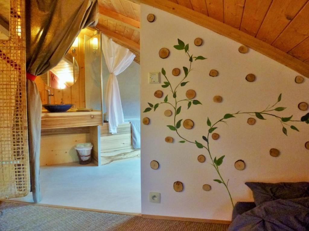 Au-Dela Des Nuages, Maison D'Hotes Insolite & Spa Aubessagne Екстер'єр фото