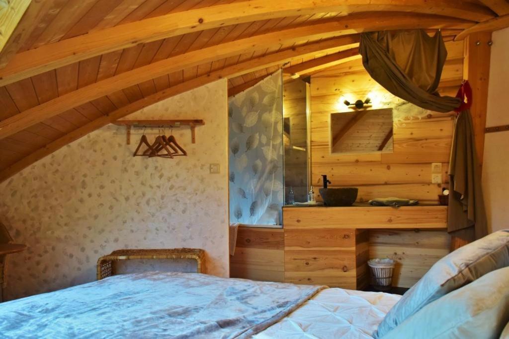 Au-Dela Des Nuages, Maison D'Hotes Insolite & Spa Aubessagne Екстер'єр фото